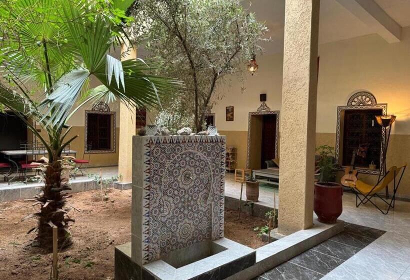 تختخواب و صبحانه Riad Tazoulte