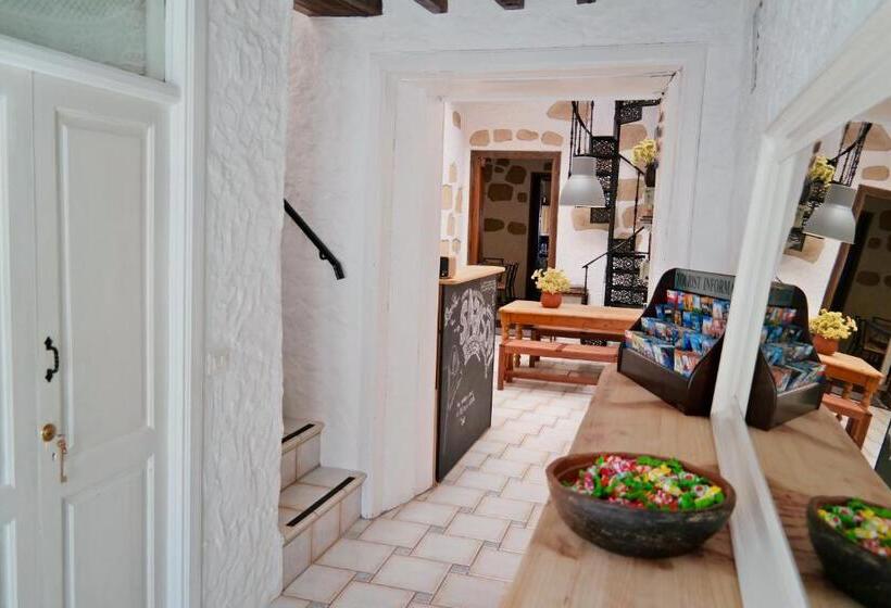 تختخواب و صبحانه Sansofi Guesthouse