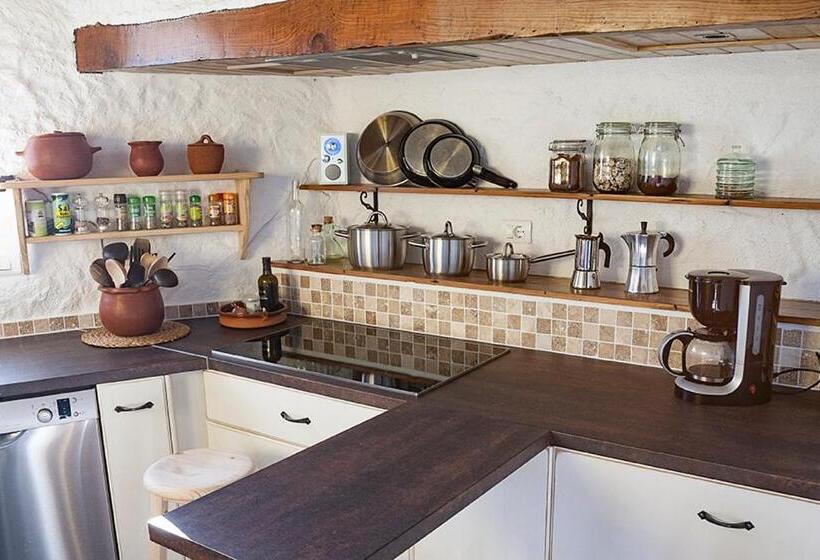 تختخواب و صبحانه Sansofi Guesthouse