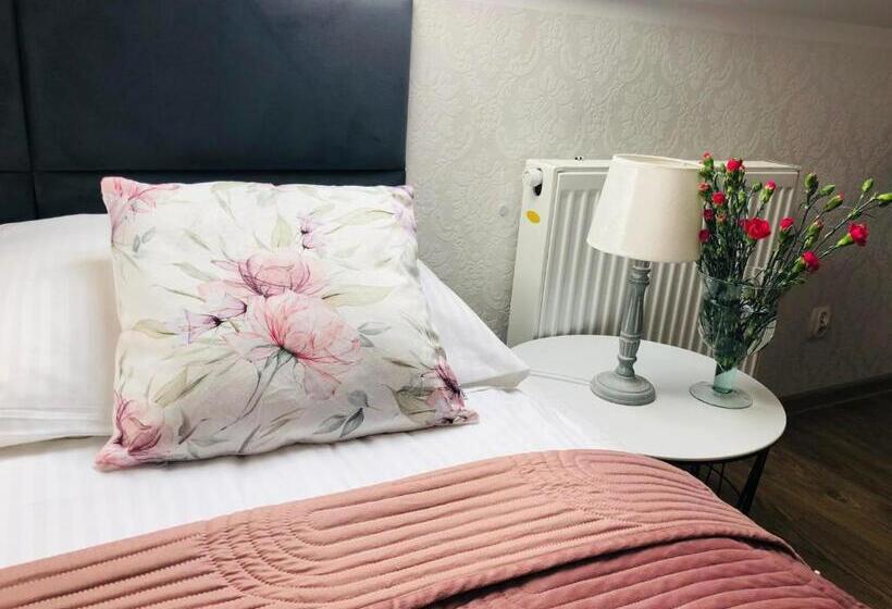 민박 Saskia Dwór & Spa Willa Z Podgrzewanym Basenem