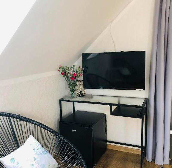 민박 Saskia Dwór & Spa Willa Z Podgrzewanym Basenem