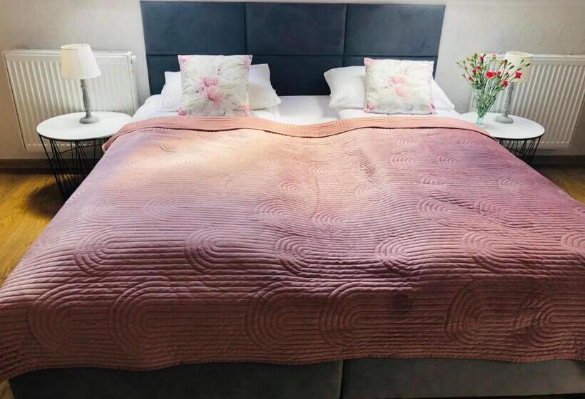 민박 Saskia Dwór & Spa Willa Z Podgrzewanym Basenem