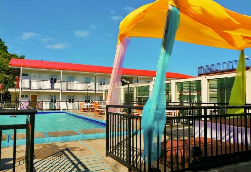 By The Sea Hotel Bulalacao