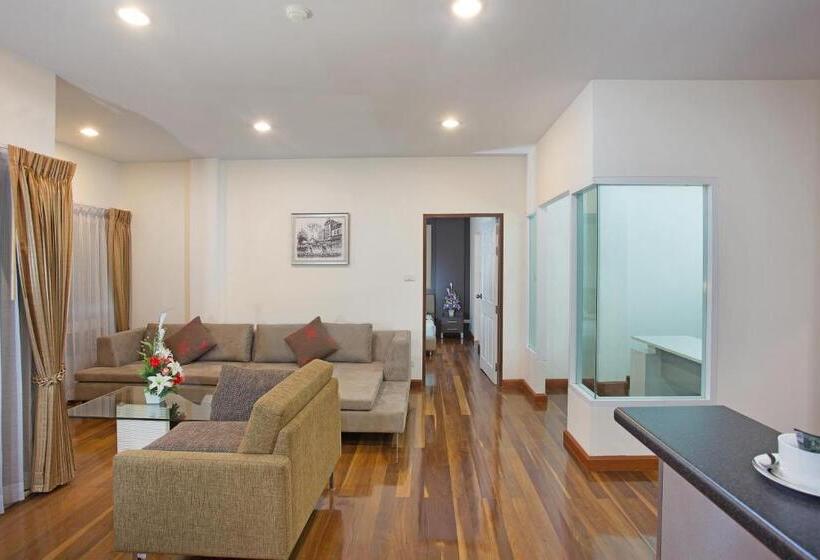 C House & Residence Hotel Amata City