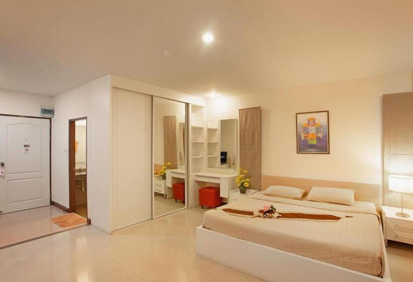 C House & Residence Hotel Amata City