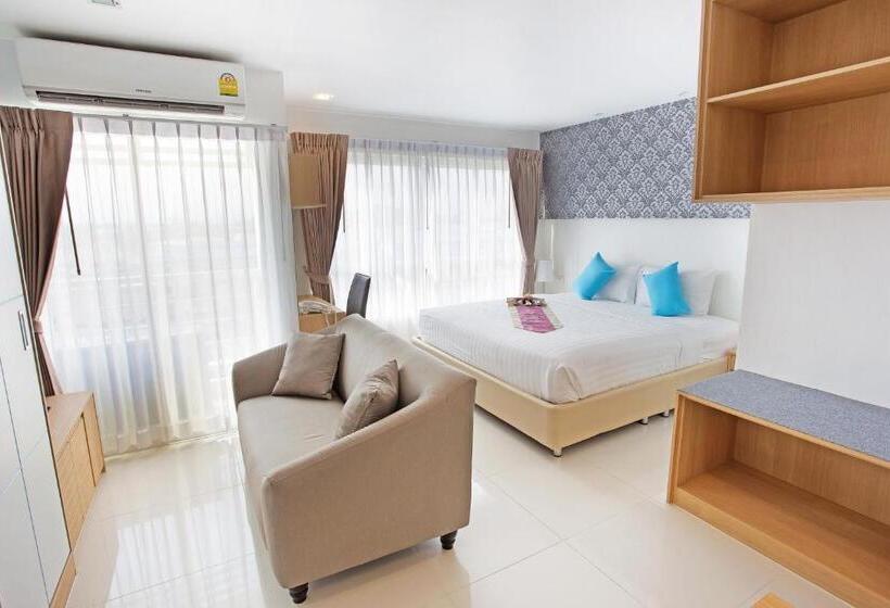 C House & Residence Hotel Amata City