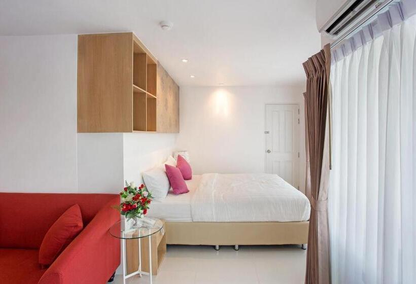 C House & Residence Hotel Amata City