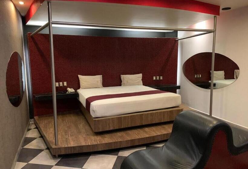 Dluxe Auto Hotel Adults Only