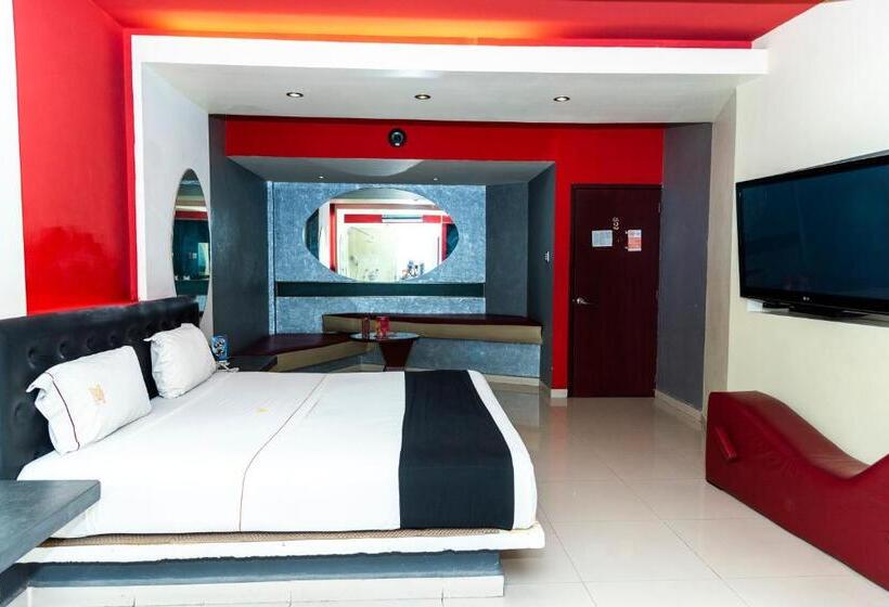 Dluxe Auto Hotel Adults Only