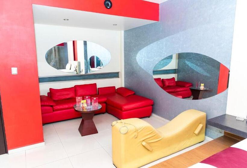 Dluxe Auto Hotel Adults Only