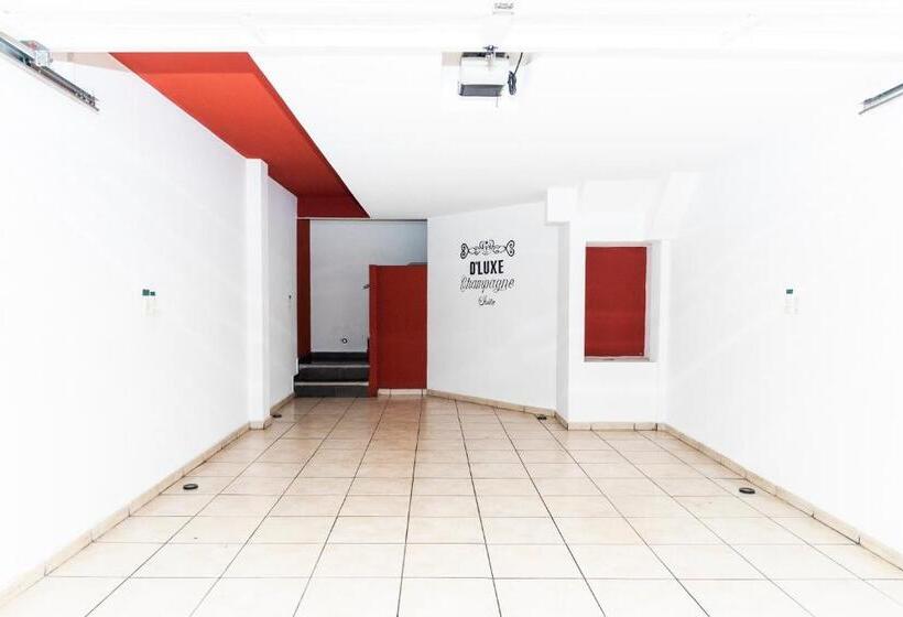 Dluxe Auto Hotel Adults Only