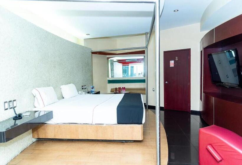 Dluxe Auto Hotel Adults Only