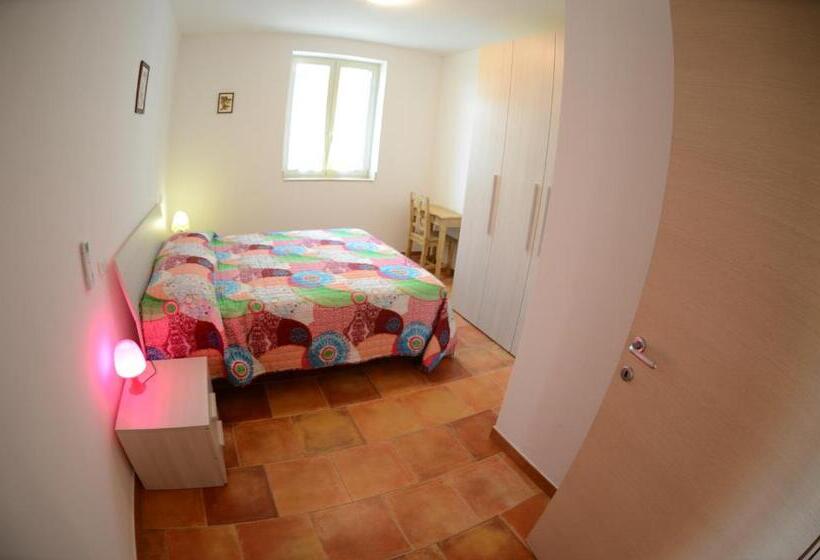 هتل Agriturismo La Tortorella