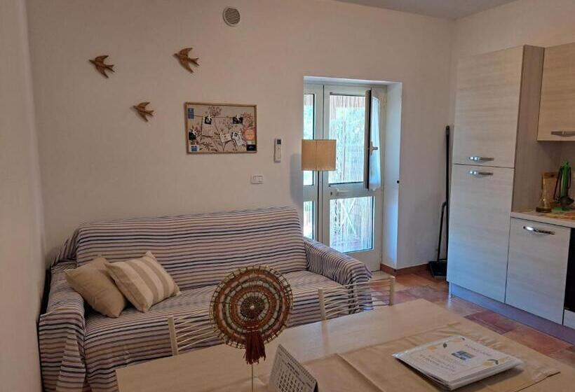 هتل Agriturismo La Tortorella