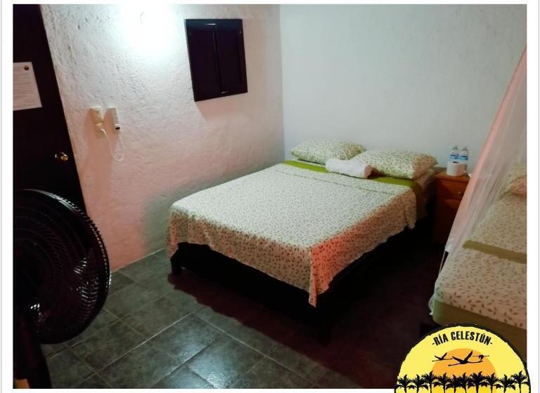 בית מלון כפרי Cabañas Camping Ria Celestun