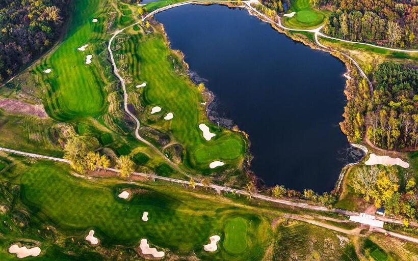 Отель City  Galanta