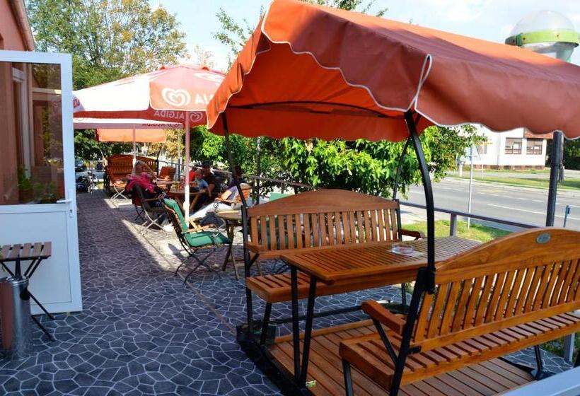 Отель City  Galanta