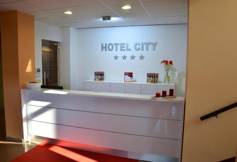 Отель City  Galanta