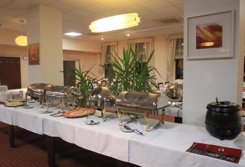 Отель City  Galanta