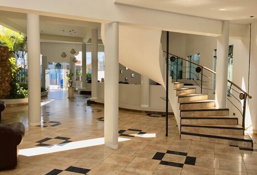 ホテル Embassy Beach