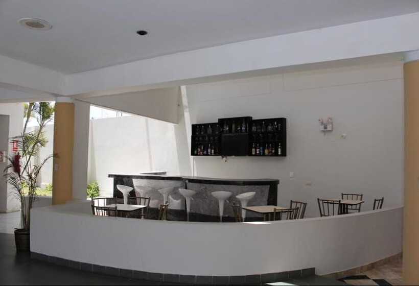 ホテル Embassy Beach