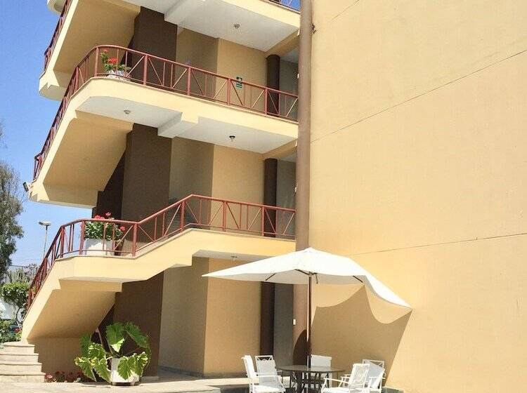 ホテル Embassy Beach