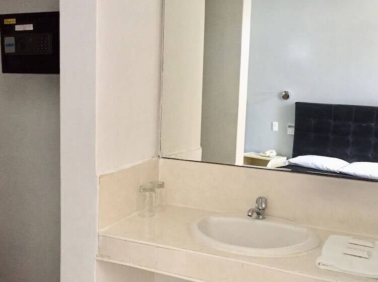 ホテル Embassy Beach