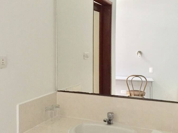 ホテル Embassy Beach