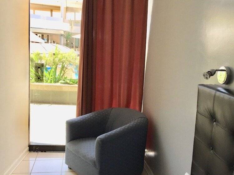 ホテル Embassy Beach