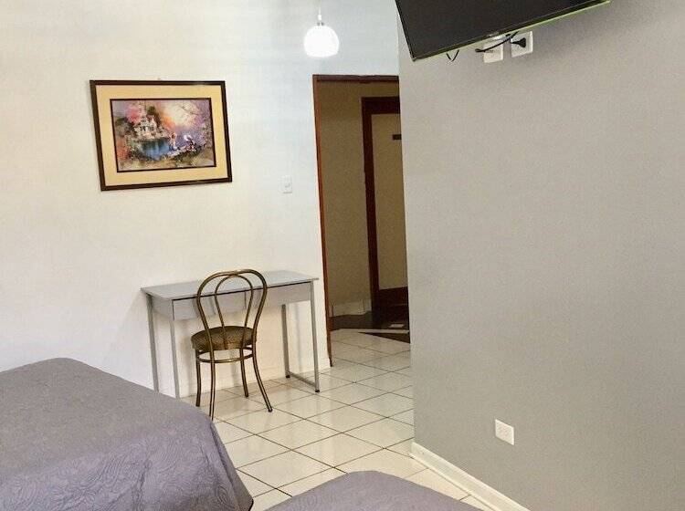 ホテル Embassy Beach