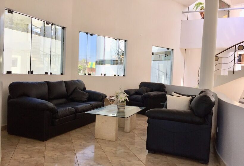 ホテル Embassy Beach