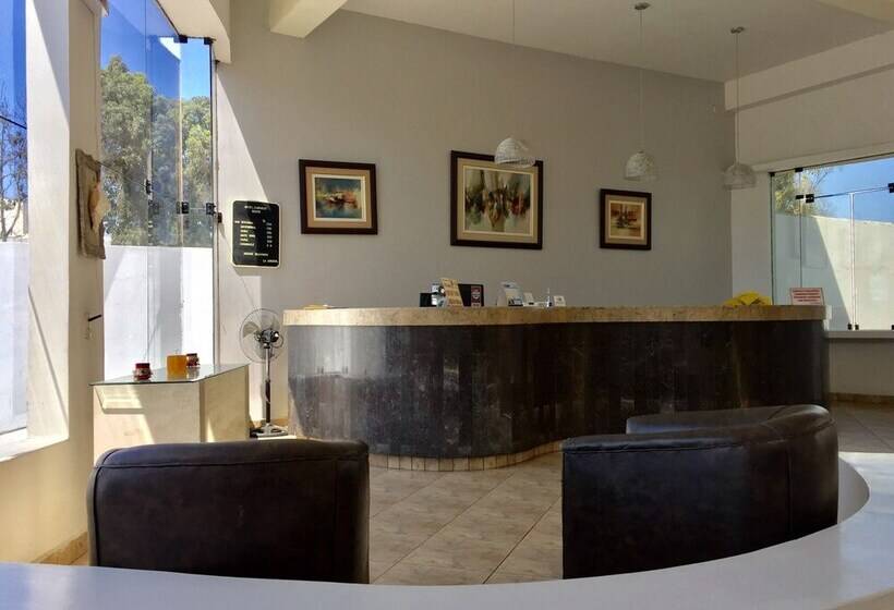 ホテル Embassy Beach