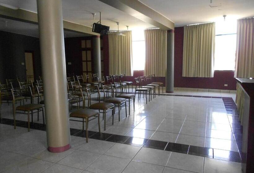 ホテル Embassy Beach