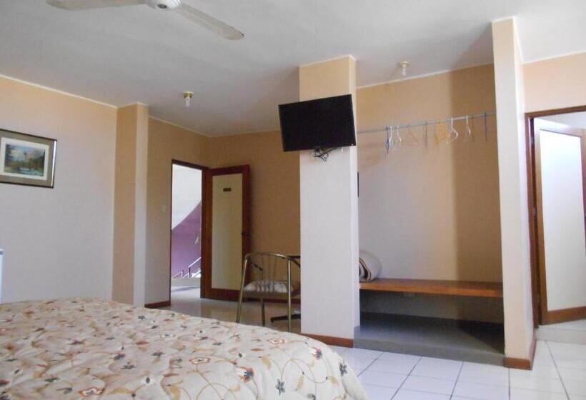 ホテル Embassy Beach