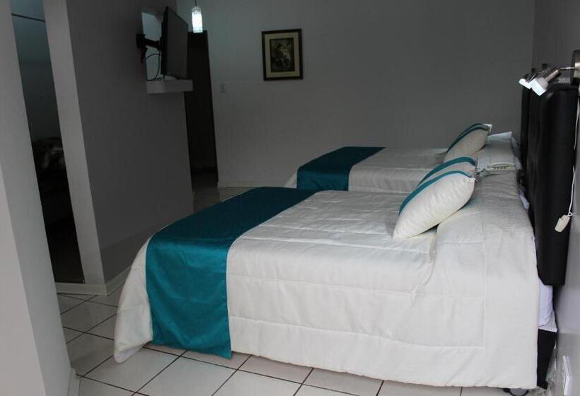 ホテル Embassy Beach