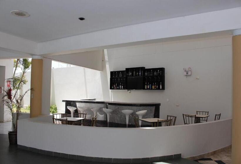 ホテル Embassy Beach