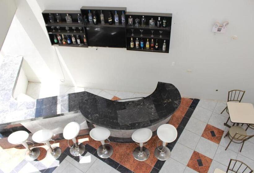 ホテル Embassy Beach