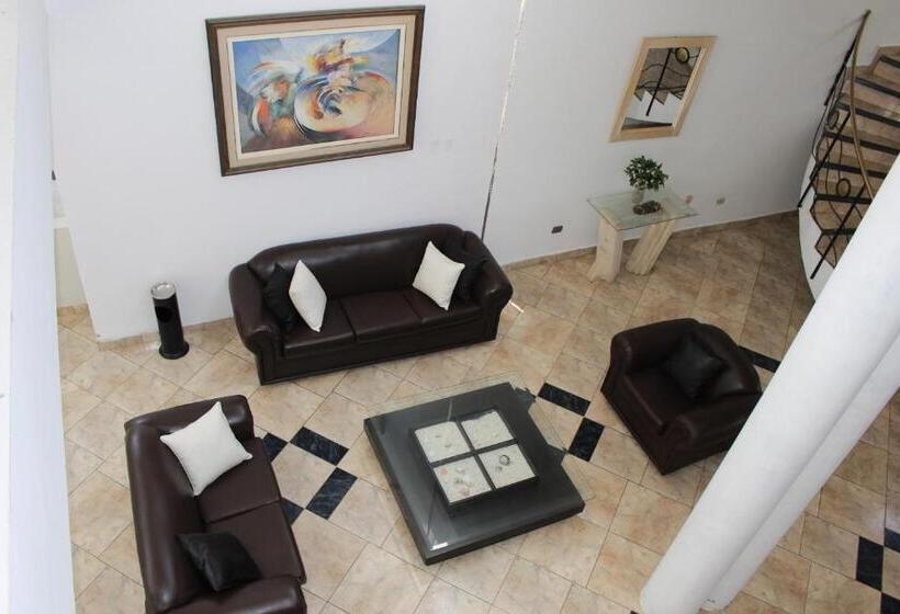 ホテル Embassy Beach