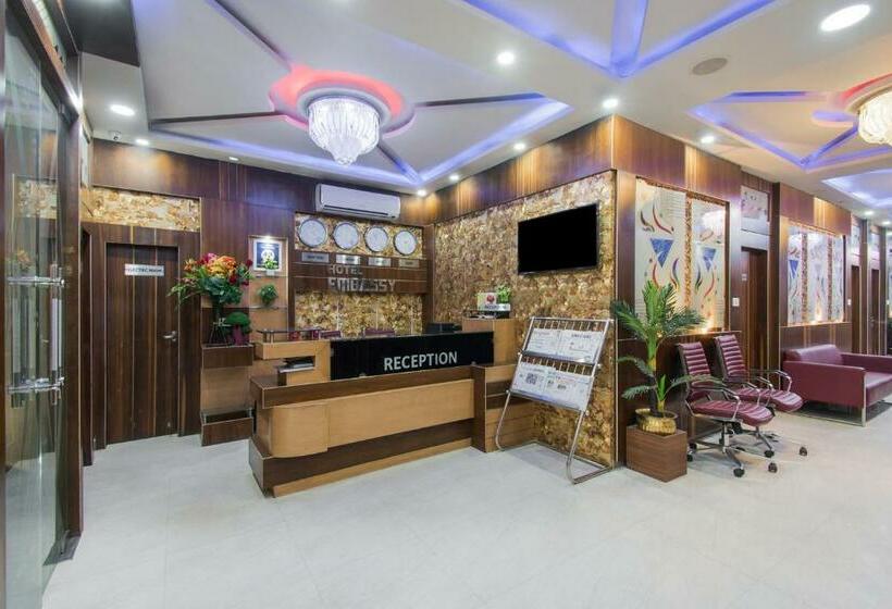 בית מלון כפרי Embassy Grand