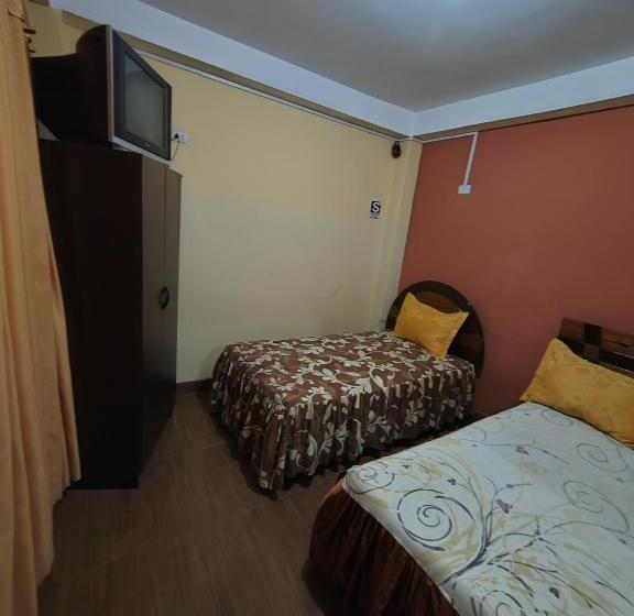 Отель Hostal Bryan