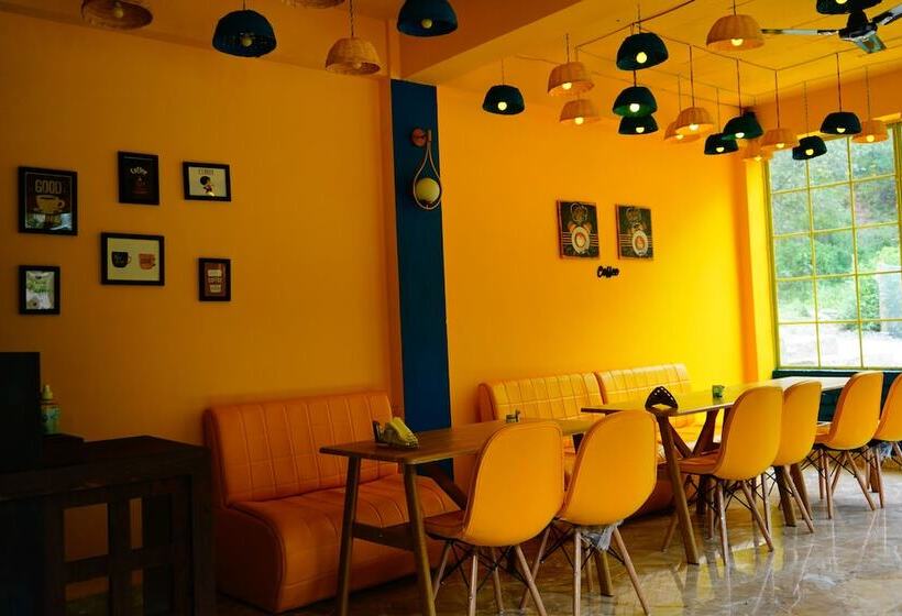 ホテル Kainaat A Riverside Homestay