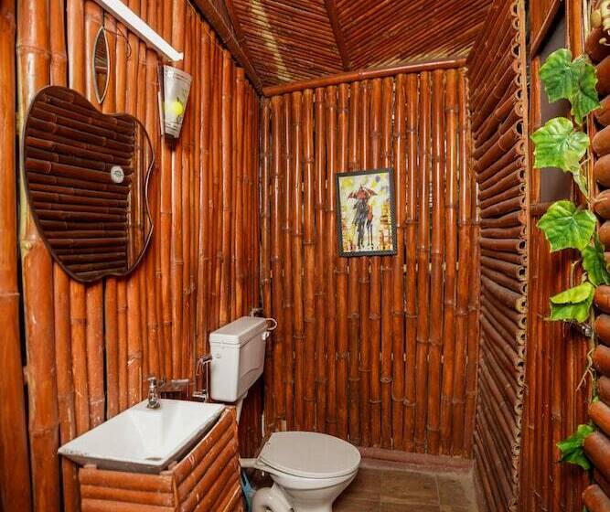 ホテル Kainaat A Riverside Homestay