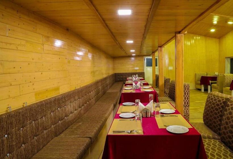 فندق Kvr Clarks Inn, Kufri