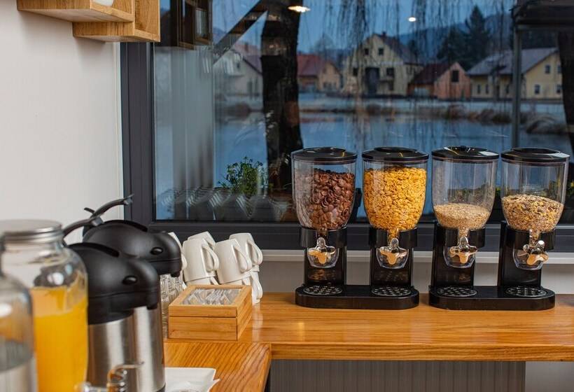 هتل Kozjanski Dvor