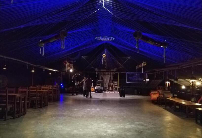 هتل Nettle Trees Farm Stay