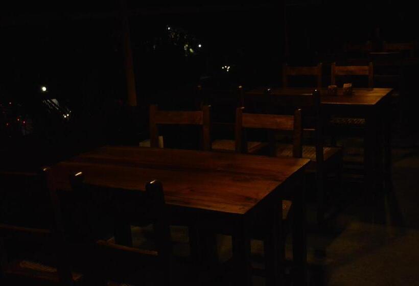 هتل Nettle Trees Farm Stay