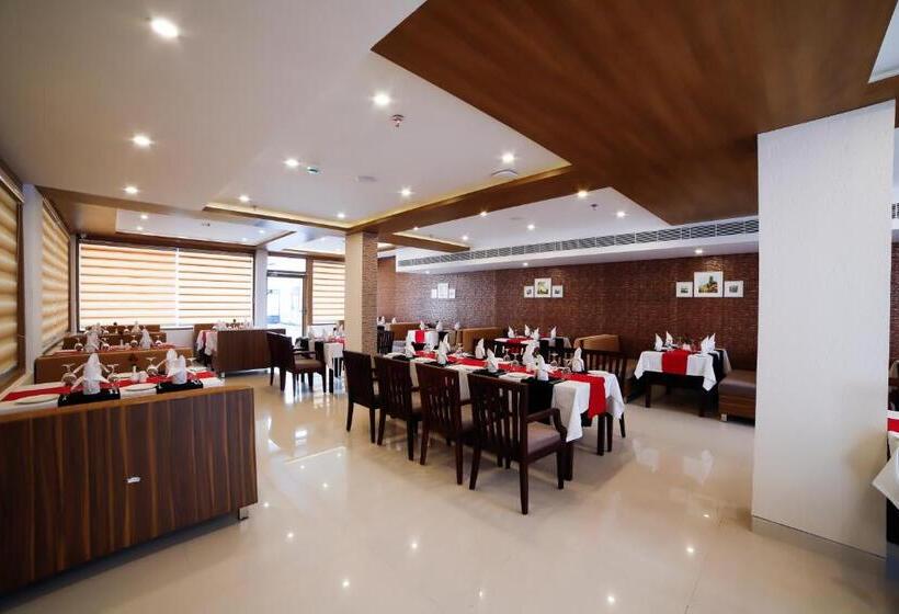 Отель Veetee Mid Town