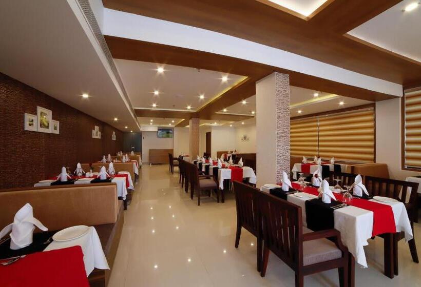 Отель Veetee Mid Town