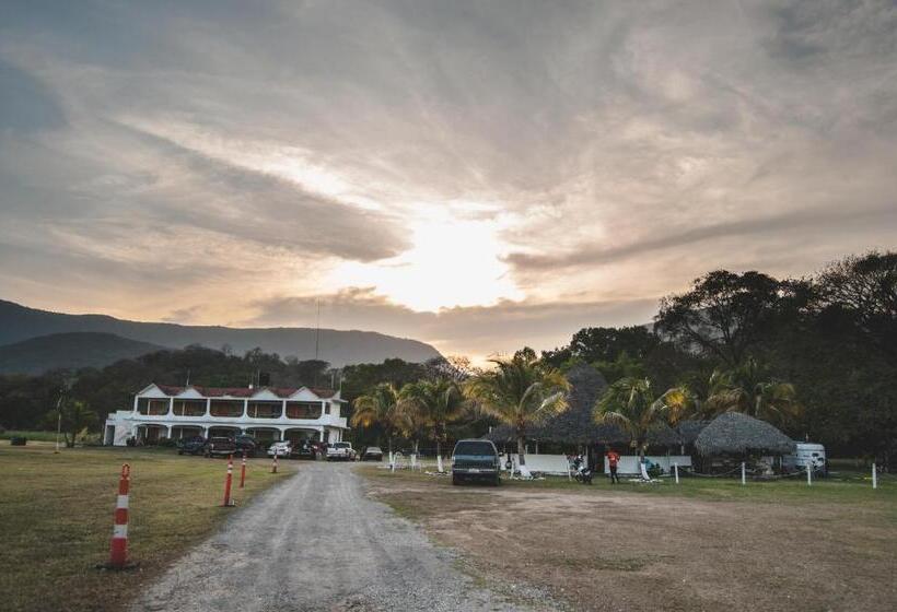 فندق Y Restaurante El Texano