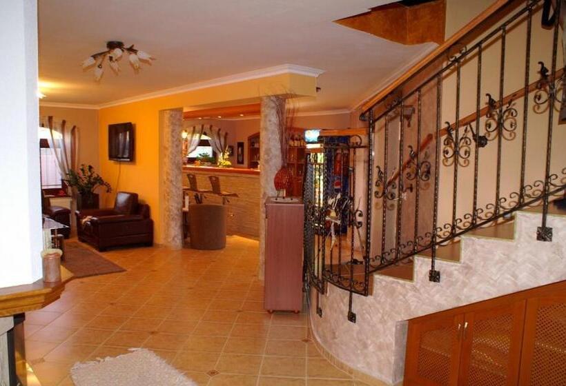 ペンション Alba Regia Pansion Egri